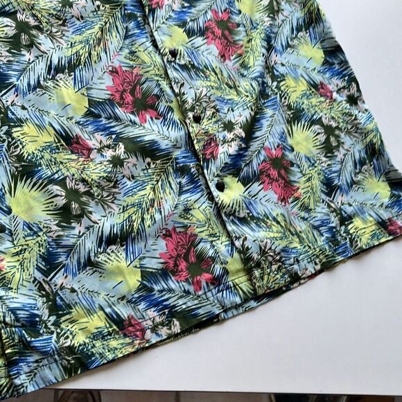 One Resolution Clothing Hawaiian Tropical Button Up Sz. M - Picture 5 of 10